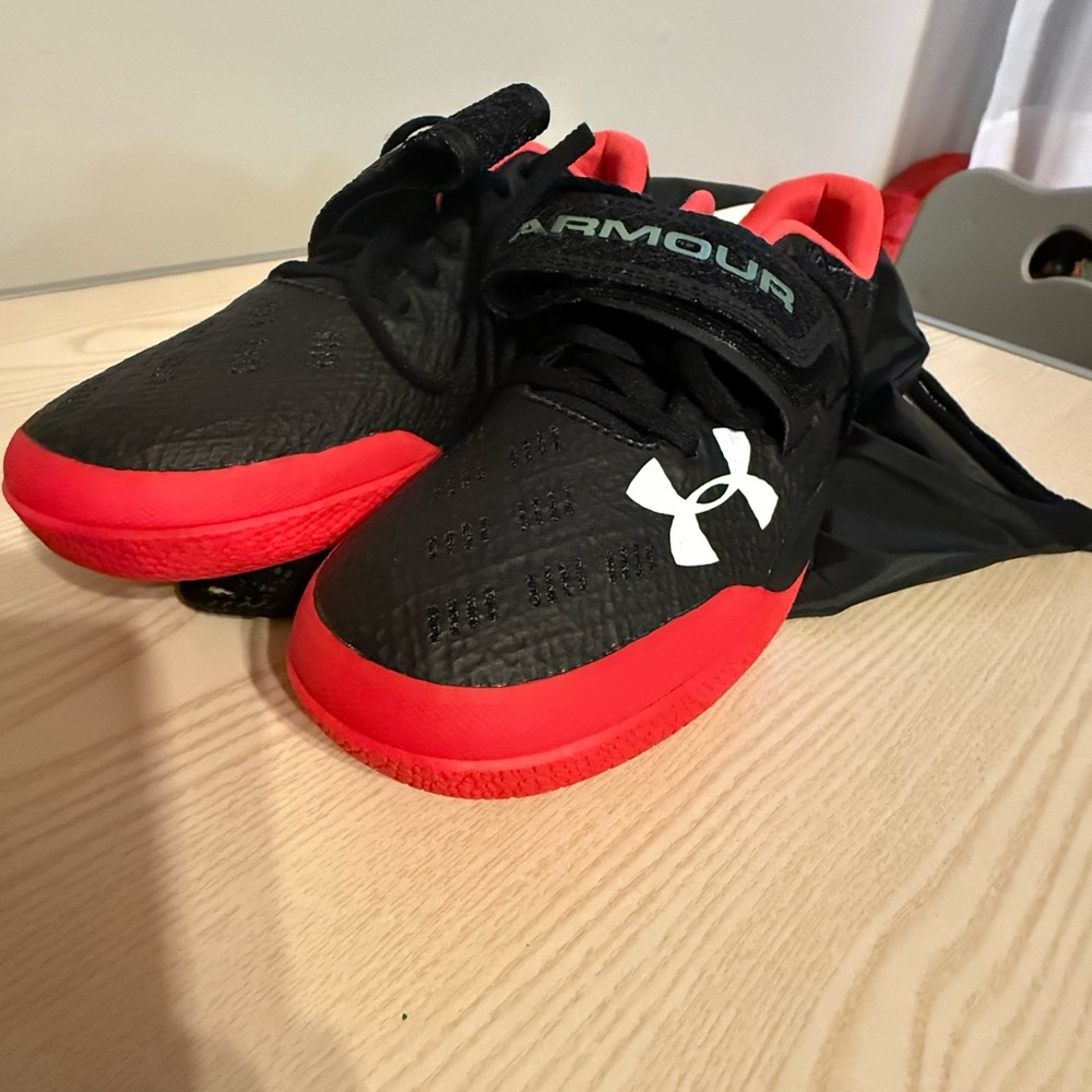 Under Armour Men’s Black and Red Sneakers for track (discus)